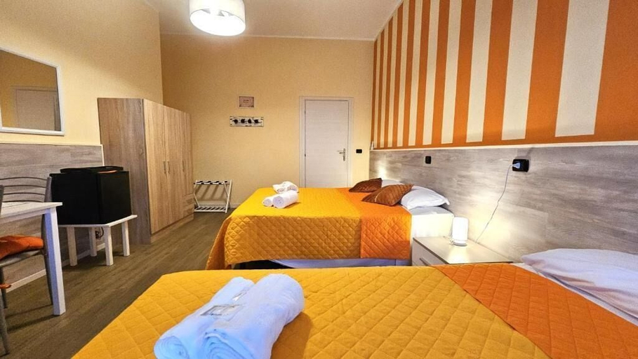 Room 5, Opera e tLove, Verona