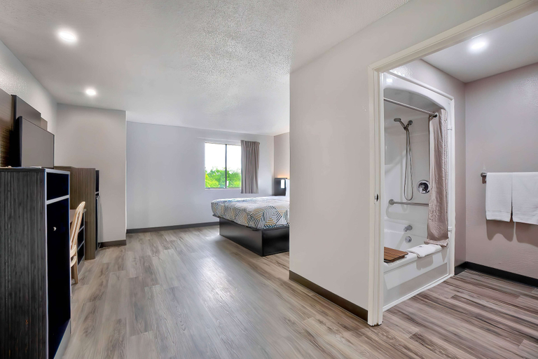 Bedroom 3, Motel 6 Benbrook, TX - Fort Worth, Tarrant