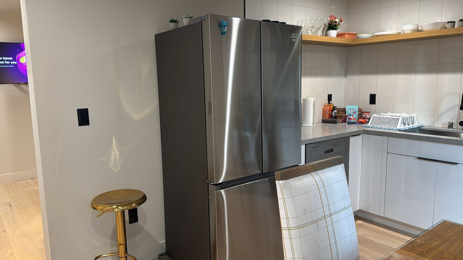 Private kitchen 5, Modern Townhomes Minutes from Downtown LA, Los Angeles