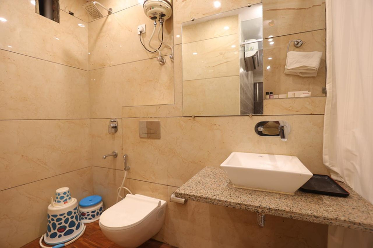 Bathroom 3, Hotel Siya Ram By AKC Hotels, Dehradun