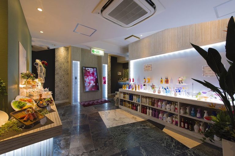 Food & Drinks, Restay Tina Grace - Adults Only, Hadano