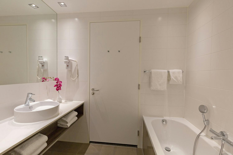 Bathroom 4, Leonardo Royal Hotel Den Haag- Promenade, The Hague