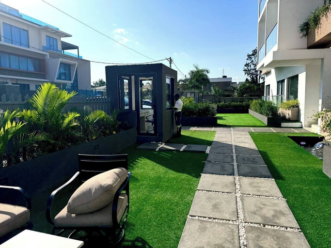 Terrace/patio, CozyDeluxe Studio Apt in East Legon, Accra