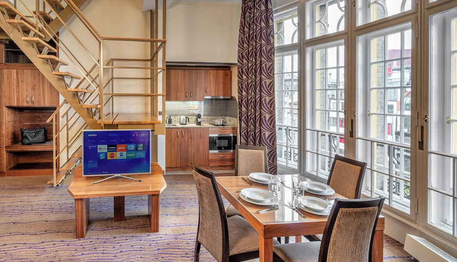 Food & Drinks, Crown Palace Apartments by Adrez, Praha 1