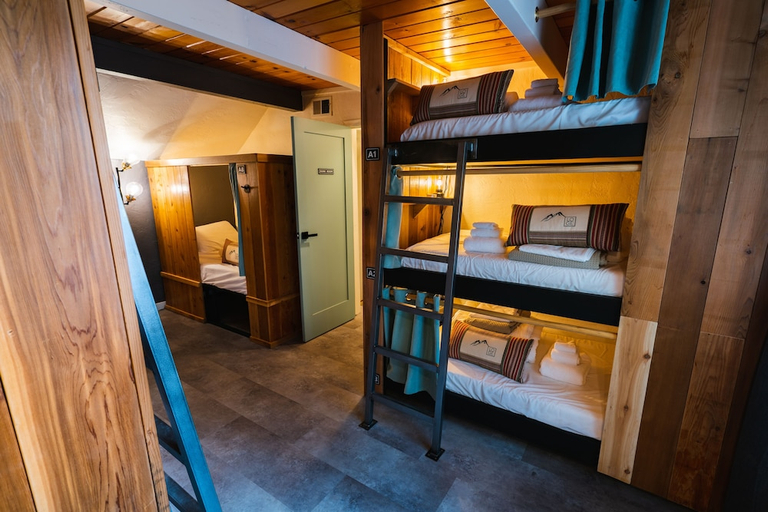 Bedroom, Summit View Inn, Siskiyou