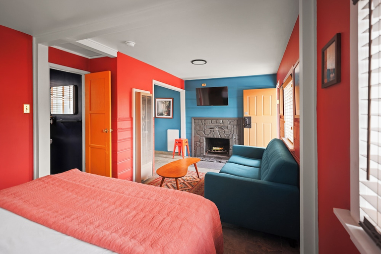 Bedroom 2, Sessions Retreat & Hotel, San Bernardino