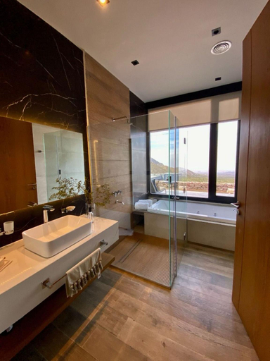 Bathroom 3, Puesto del Indio, Capital