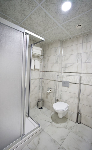 Bathroom 4, Cnr Inci Hotel, Bakırköy