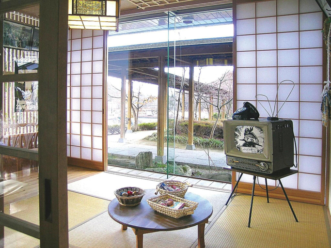 Others, Yuttari No Sato Inaka, Achi