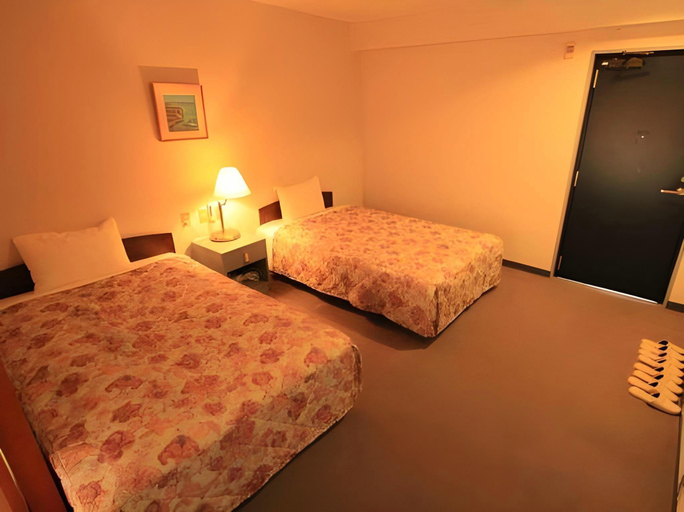 Bedroom 2, Pension Moon Villa, Onna