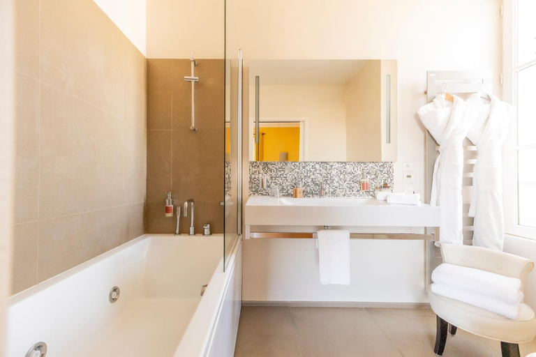 Bathroom 4, Hôtel St-Julien, Pyrénées-Atlantiques