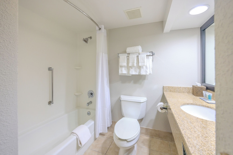 Bathroom, Solomons Inn Resort & Marina, Calvert