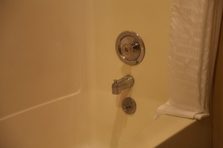 Bathroom, Americas Best Value Inn Kelso, Cowlitz
