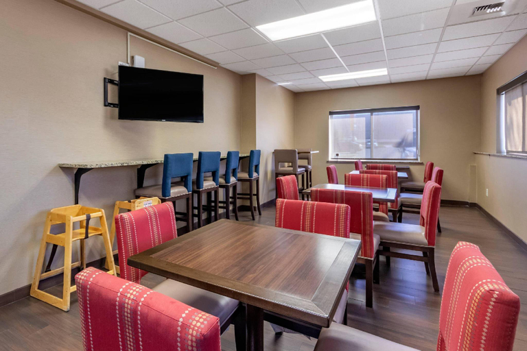 Food & Drinks 5, Comfort Inn Great Falls Central, Cascade