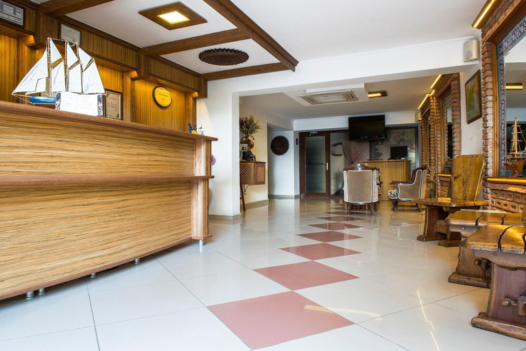 Public Area, Otel Azmakhan, Ula