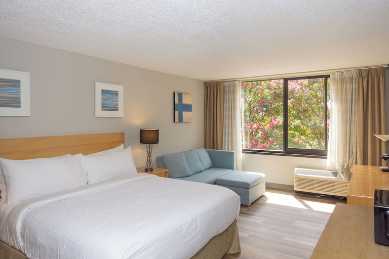 Bedroom 5, Solomons Inn Resort & Marina, Calvert
