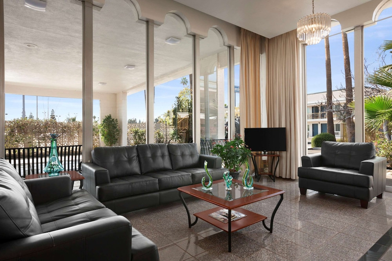 Public Area, Travelodge by Wyndham Bakersfield, Kern