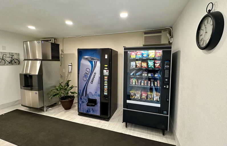 Food & Drinks, Royal Inn & Suites, Mecklenburg