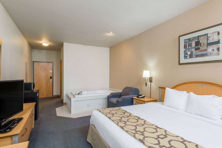 Bedroom 3, Baymont by Wyndham Noblesville, Hamilton