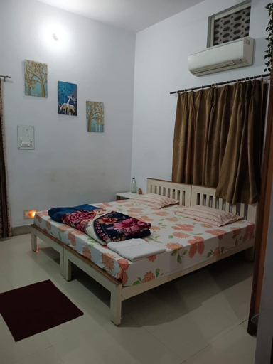 Bedroom 5, The Spring Leaves, Bhopal