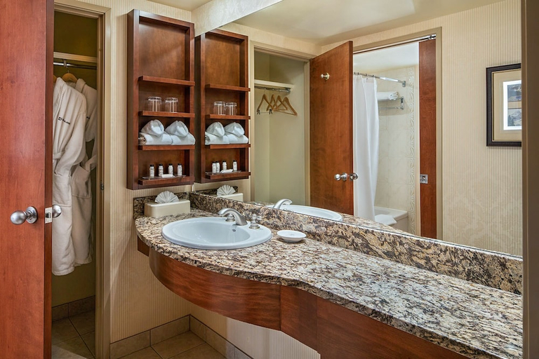 Bathroom 5, Royal Canadian Lodge, Division No. 15
