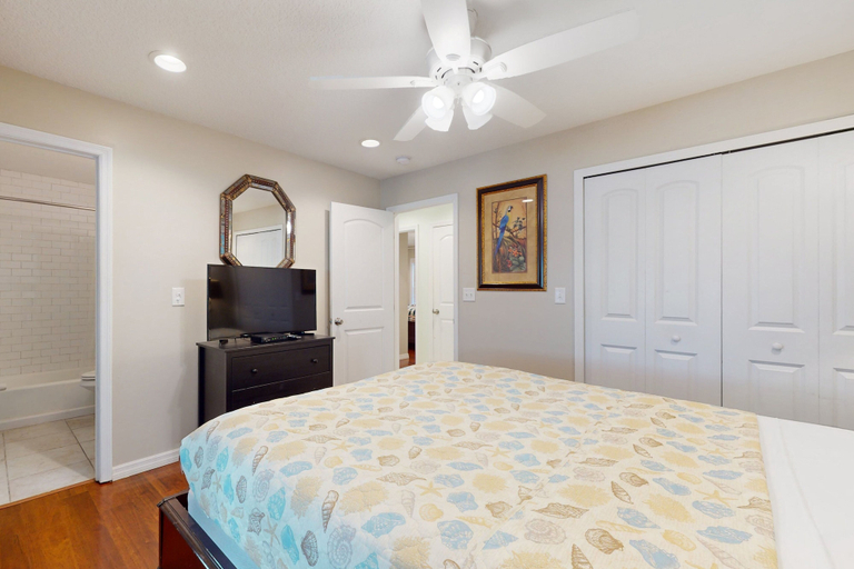 Room 5, Ocean Paradise Bright Home With Spacious Deck, Beach Access, Central AC & Wifi, Saint Johns