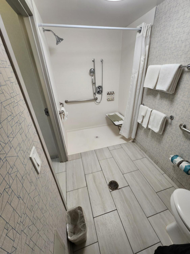 Bathroom 5, Holiday Inn Express LOMPOC by IHG, Santa Barbara