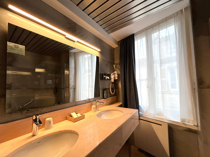 Bathroom 5, HOTEL LE YACHTMAN, Charente-Maritime