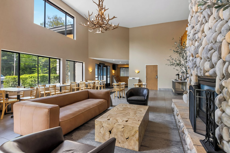 Public Area 3, Beachfront Hotel, Roscommon