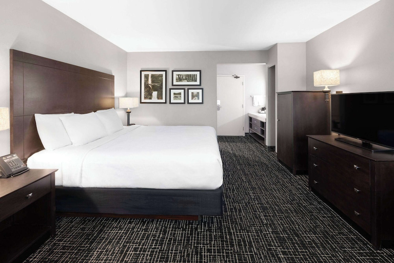 Bedroom 3, La Quinta Inn by Wyndham Sheboygan, Sheboygan