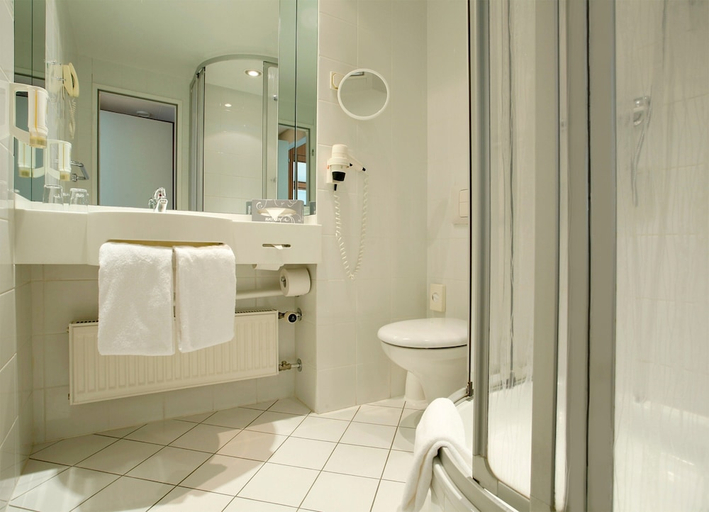 Bathroom 5, Hotel Amadeus Frankfurt, Frankfurt am Main