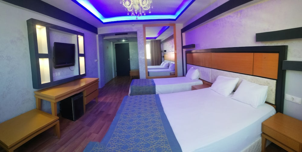Bedroom 4, Unaten Otel, Gaziemir