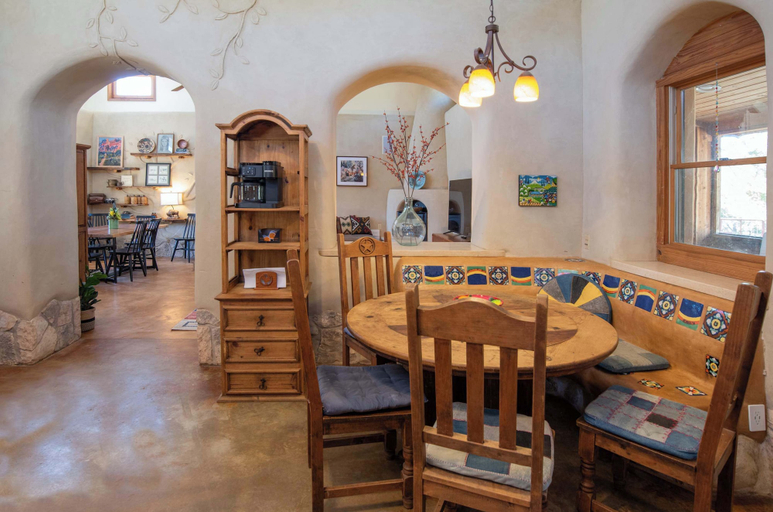 Dining 3, Sacred River Retreat For 12ppl, Kerr