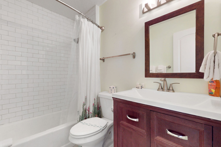 Bathroom 2, Ocean Paradise Bright Home With Spacious Deck, Beach Access, Central AC & Wifi, Saint Johns