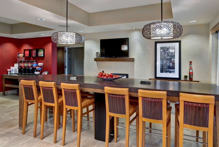 Food & Drinks 5, Hampton Inn West Des Moines Lake Drive, Dallas