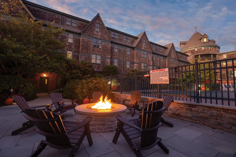Exterior & Views