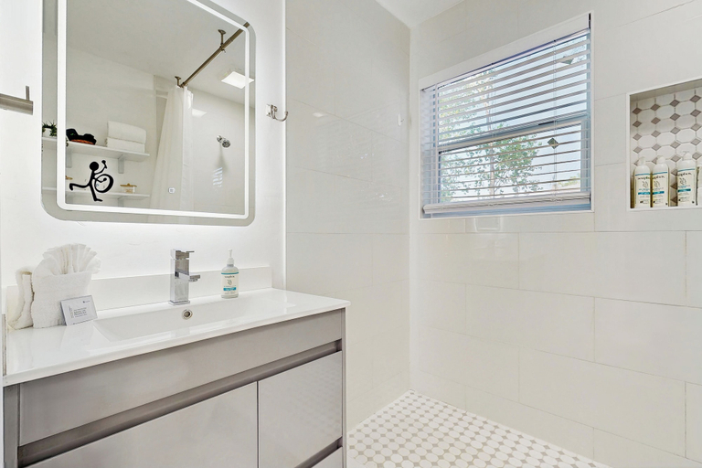 Bathroom 2, Stylish Avondale Home Pet-friendly & Walkable, Duval