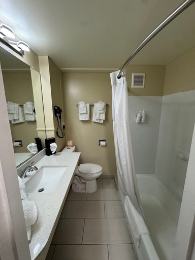 Bathroom, Travelodge by Wyndham East Portland/Gresham, Multnomah