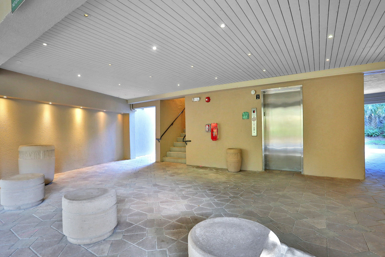 Interior 3, Elegant Ocean-view Townhome With Beach Access & Pool - Perfect Location, Nassau