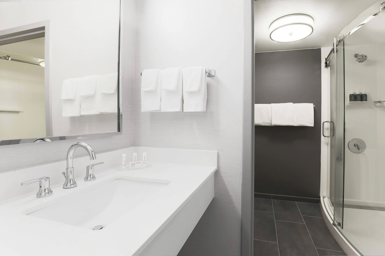 Bathroom 3, Courtyard by Marriott Tucson Airport, Pima