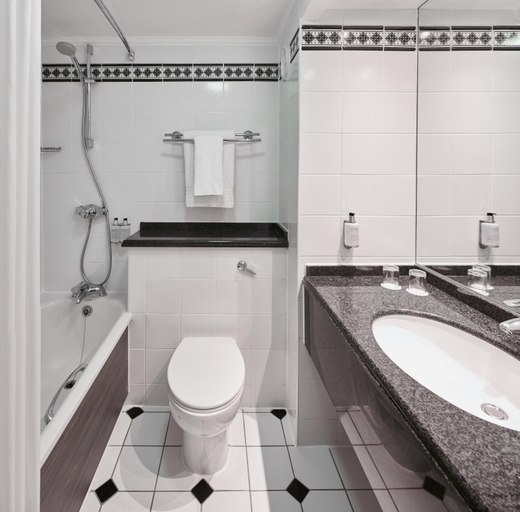 Bathroom 4, Leonardo Hotel and Conference Venue Aberdeen Airport, Aberdeen