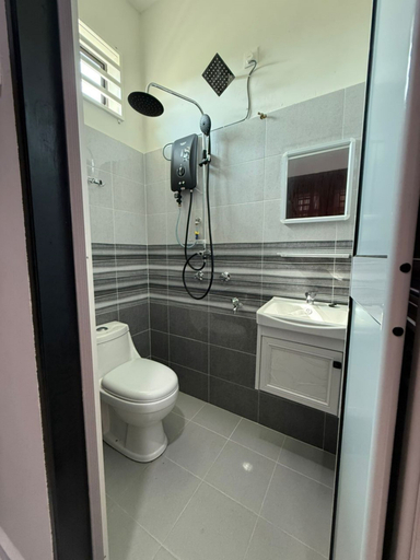 Bathroom 5, Homestay Selesa KKI 2 Guest House, Kuala Terengganu