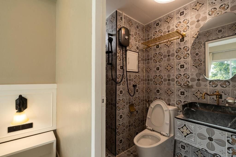 Bathroom 5, RQ Timeless Phuket Old Town, Pulau Phuket