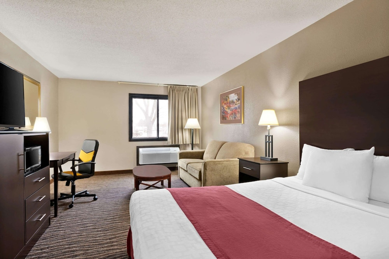 Bedroom 2, Baymont by Wyndham Sioux Falls West (67058) Sioux/ Near Airport, Minnehaha