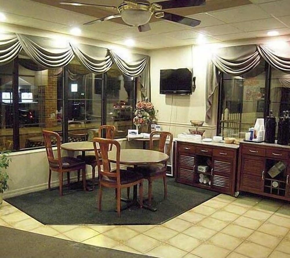 Food & Drinks, Colonie inn and Suites, Albany