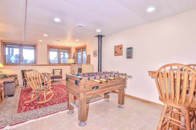 Game room 4, Eikedahls' Shoreview Lake House, Oneida