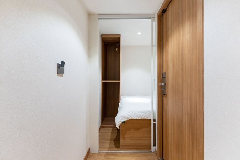 Room 5, AKA STAY Myeongdong, Jung
