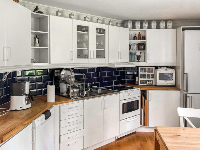 Others 4, star holiday home in VINTROSA, Lekeberg