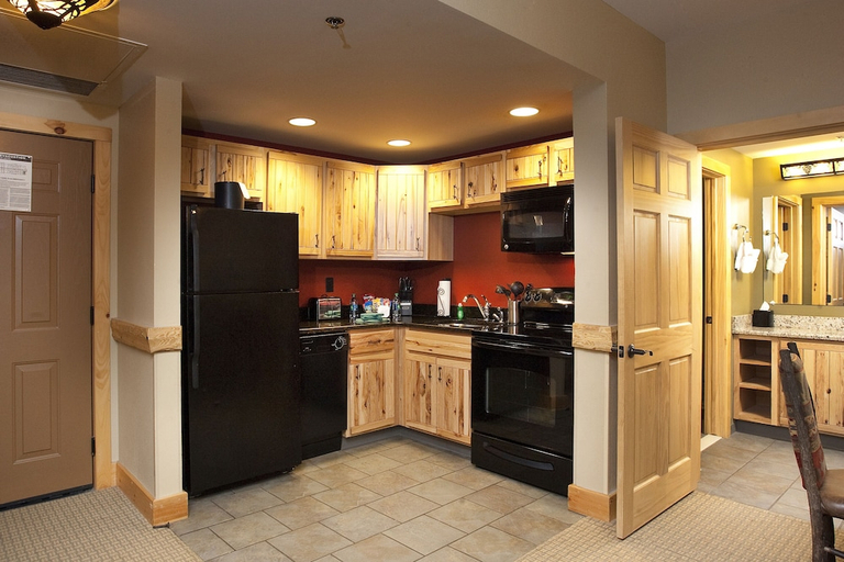Others 4, Hope Lake Lodge & Indoor Waterpark, Cortland