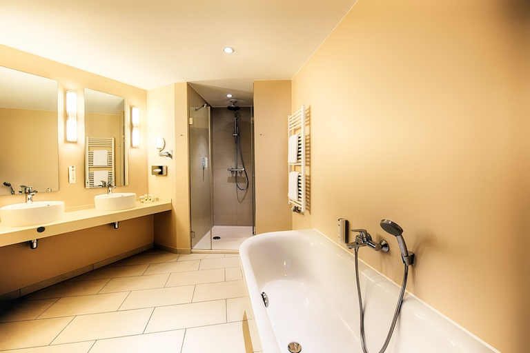 Bathroom 4, ACHAT Hotel Bremen City, Bremen